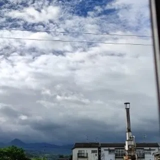 突風が続く中、今日は一瞬の晴れ間を楽しんでいます。